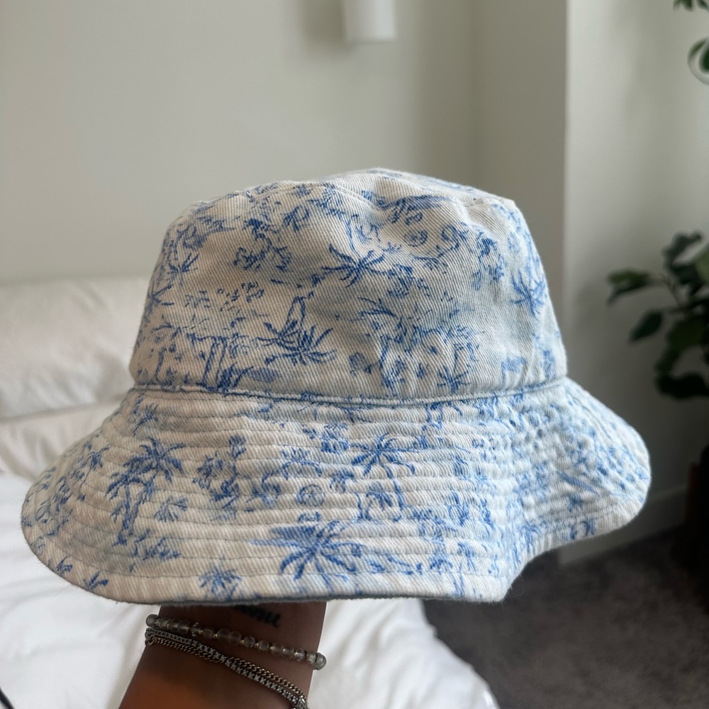 Cute beachy bucket hat